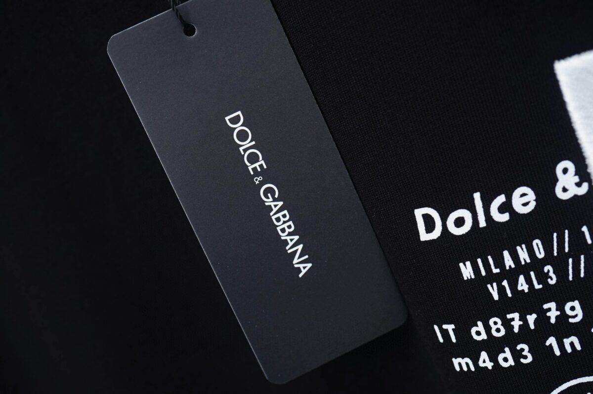P80 DG230克双纱料短袖上新，黑色，白色码数S一XXL，