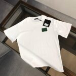 P75 Dolce&gabbana 专柜同款圆领短袖T恤 定制棉质面料 ！采用品牌DG Logo标志硅胶设计！ 立体感强！使整体高透气和柔软性的质感更加凸显，饱满的棉质感引起极度舒适。高端人士必备单品，原厂辅料三标齐全！男女同款！ 颜色：黑色 白色 尺码：S-xxL