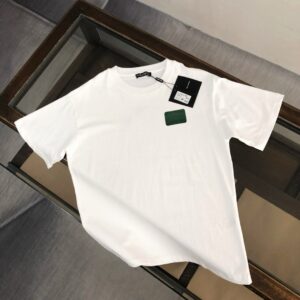 weigou_213493_0_c1d494e36f P75 Dolce&gabbana 专柜同款圆领短袖T恤 定制棉质面料 !采用品牌DG Logo标志硅胶设计! 立体感强!使整体高透气和柔软性的质感更加凸显,饱满的棉质感引起极度舒适。高端人士必备单品,原厂辅料三标齐全!男女同款! 颜色:黑色 白色 尺码:S-xxL