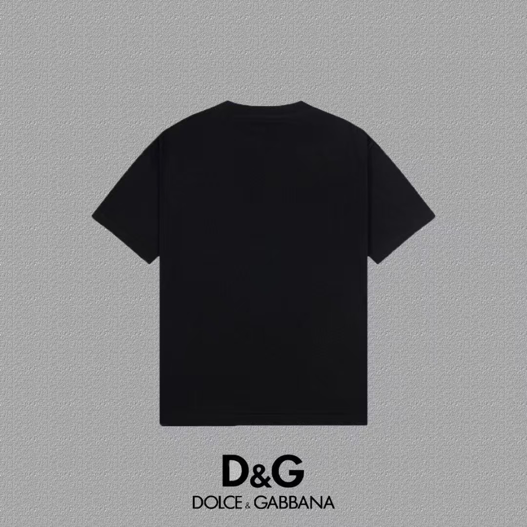P70 [DG 杜嘉班纳] 2026FW短袖T恤 LOGO印花 高端26s双纱300克面料 重磅面料 定制拉架罗纹同缸同染 三标齐全 男女同款 颜色：黑色 白色 尺码：S M L XL XXL