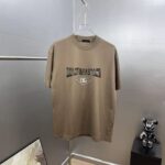 P80 dg～ 杜嘉厚板滴胶字母 2026春夏新款休闲风 280g7A抗菌短袖tee 负离子上身十分舒适，男女同款半袖，落肩宽松版型 颜色: 黑色 白色 咖啡色 尺码：S（90-130斤） M（125-150斤） L（135-165斤） XL（160-190斤） XXL（185-220斤