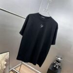 P75 DG～杜嘉班纳字母logo刺绣，官方同款发布 《区别通货面料》双纱平纹，紧密纱线，久洗不变形短袖tee， 上身十分舒适，男女同款半袖，落肩宽松版型 颜色: 黑色 白色 咖啡色 尺码：S（90-130斤） M（125-150斤） L（135-165斤） XL（160-190斤） XXL（185-220斤）