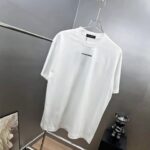 P75 DG～杜嘉班纳字母logo刺绣，官方同款发布 《区别通货面料》双纱平纹，紧密纱线，久洗不变形短袖tee， 上身十分舒适，男女同款半袖，落肩宽松版型 颜色: 黑色 白色 咖啡色 尺码：S（90-130斤） M（125-150斤） L（135-165斤） XL（160-190斤） XXL（185-220斤）
