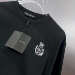 P75 dg～杜嘉班纳皇冠刺绣 《区别通货面料》双纱平纹，紧密纱线，久洗不变形短袖tee， 上身十分舒适，男女同款半袖，落肩宽松版型 颜色: 黑色 白色 咖啡色 尺码：S（90-130斤） M（125-150斤） L（135-165斤） XL（160-190斤） XXL（185-220斤）