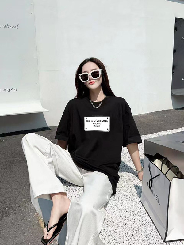 P70 DG/杜嘉班纳 印花LOGO字母百搭圆领短袖T恤男女同款 吊牌 领标 水洗唛 三标齐全 尺码：S-XXL 颜色：黑色，白色