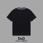 P75 [DG 杜嘉班纳] 2026FW短袖T恤 喷绘+金属扣LOGO 高端26s双纱300克面料 重磅面料 定制拉架罗纹同缸同染 三标齐全 男女同款 颜色：黑色 白色 尺码：S M L XL 2XL