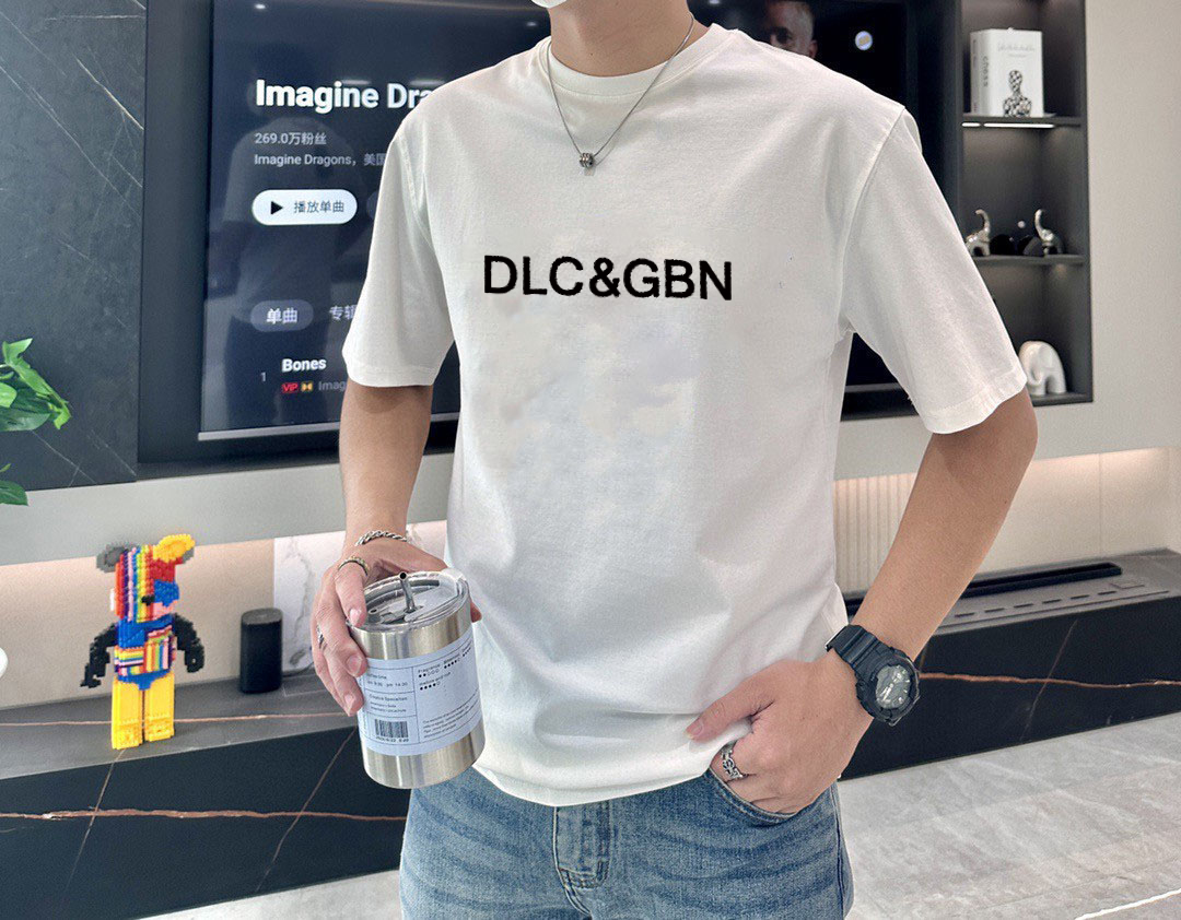 P70 DG/杜嘉班纳 印花LOGO字母百搭圆领短袖T恤男女同款 吊牌 领标 水洗唛 三标齐全 尺码：S-XXL 颜色：黑色，白色