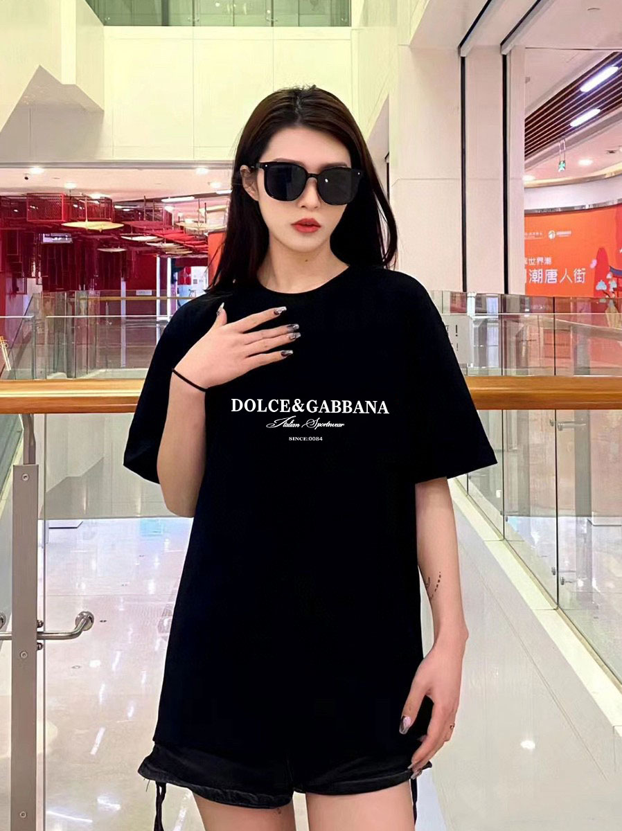 P70 DG/杜嘉班纳 印花LOGO字母百搭圆领短袖T恤男女同款 吊牌 领标 水洗唛 三标齐全 尺码：S-XXL 颜色：黑色，白色