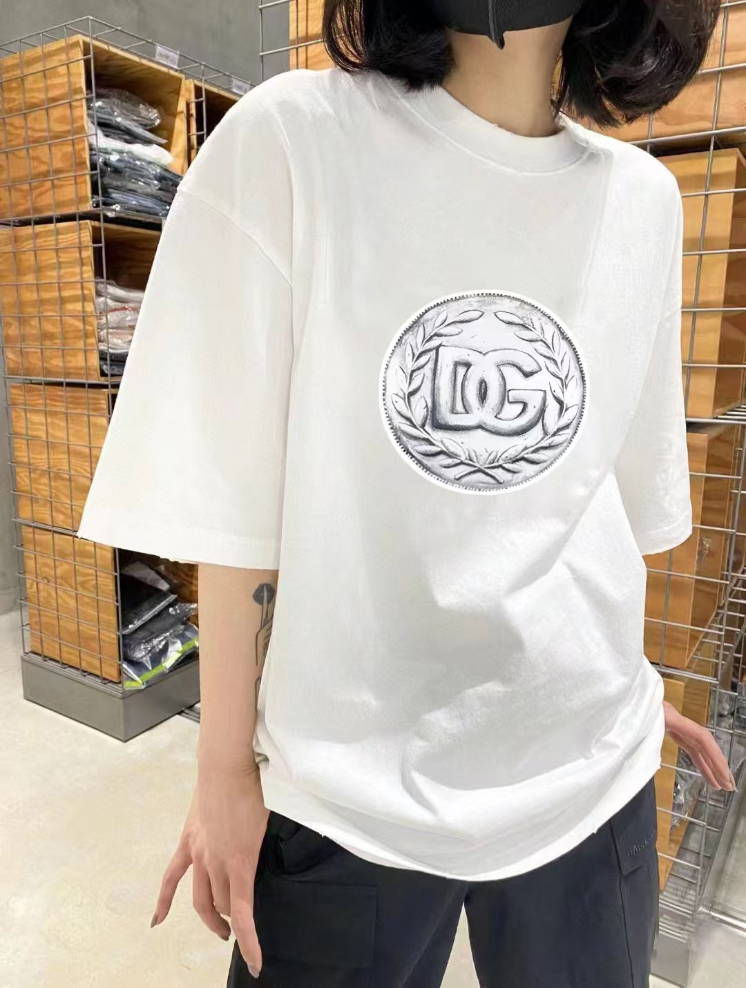 P70 DG/杜嘉班纳 印花LOGO字母百搭圆领短袖T恤男女同款 吊牌 领标 水洗唛 三标齐全 尺码：S-XXL 颜色：黑色，白色