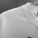 P75 dg～杜嘉班纳皇冠刺绣 《区别通货面料》双纱平纹，紧密纱线，久洗不变形短袖tee， 上身十分舒适，男女同款半袖，落肩宽松版型 颜色: 黑色 白色 咖啡色 尺码：S（90-130斤） M（125-150斤） L（135-165斤） XL（160-190斤） XXL（185-220斤）