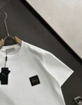 P75 杜嘉班纳DG 2026ss 春夏新款首发专柜最新款短袖圆领T恤 高端订制 设计前卫时尚！品牌logo重工艺设计 高端定制纯棉面料.手感柔软.穿着舒适.专柜级别精致车线.做工精细.上身效果无敌帅气！型男必备单品！ 颜色：黑色 白色 码数：S-XXL