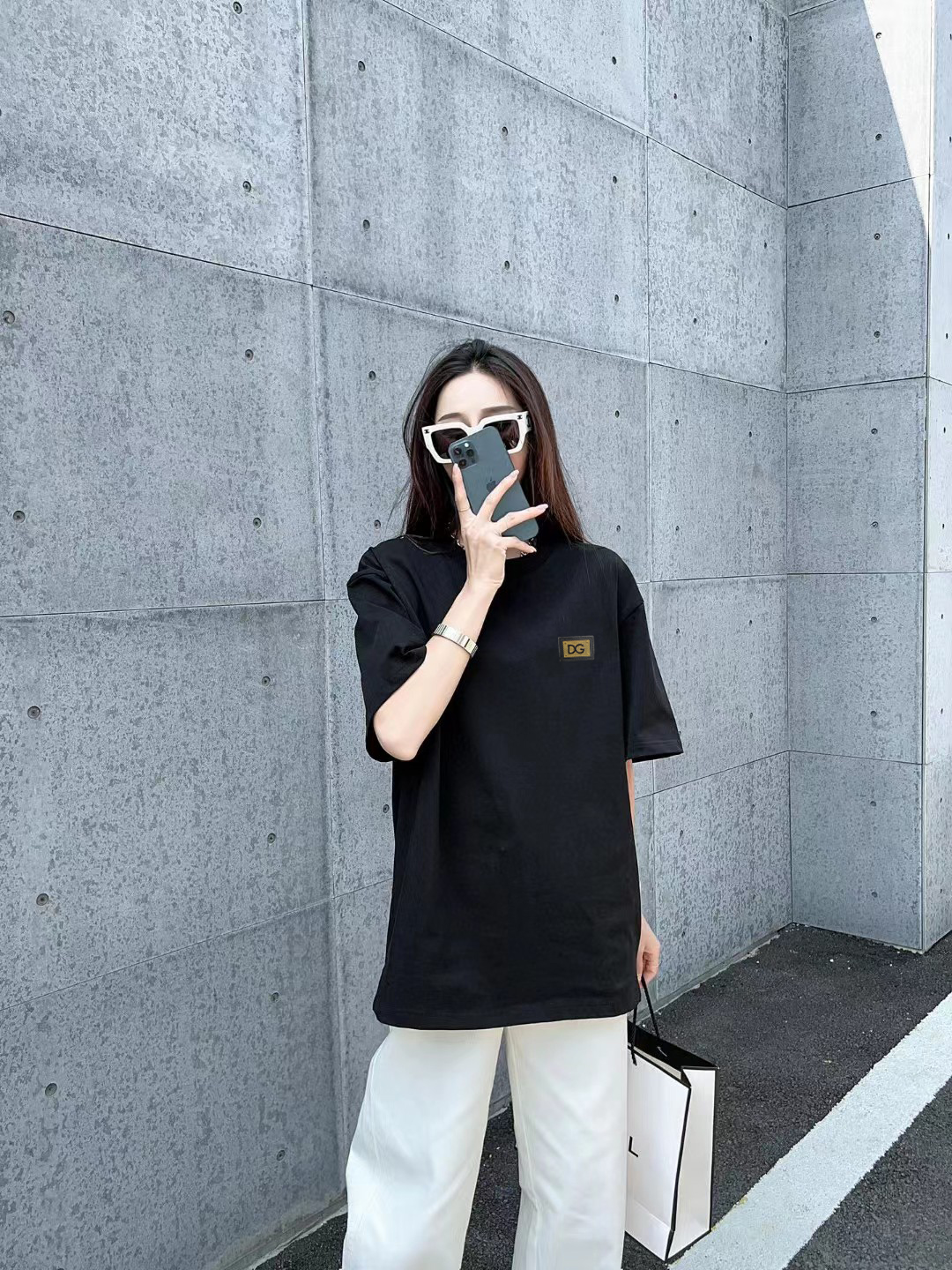 P70 🔥 [DG 杜嘉班纳] 2024FW短袖T恤 经典徽章标识 高端26s双纱300克面料 重磅面料 定制拉架罗纹同缸同染 三标齐全 男女同款 颜色：黑色 白色 尺码：S M L XL XXL