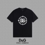 P70 🔥 [DG 杜嘉班纳] 2025FW短袖T恤 LOGO印花 高端26s双纱300克面料 重磅面料 定制拉架罗纹同缸同染 三标齐全 男女同款 颜色：黑色 白色 尺码：S M L XL XXL