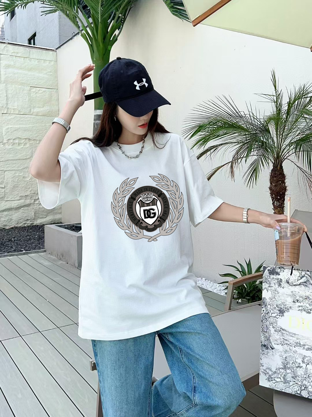 P70 🔥 [DG 杜嘉班纳] 2025FW短袖T恤 印花+厚板LOGO 高端26s双纱300克面料 重磅面料 定制拉架罗纹同缸同染 三标齐全 男女同款 颜色：黑色 白色 紫色 尺码：S M L XL 2XL