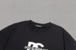 P75 DG/杜嘉班纳 立体硅胶LOGO字母百搭圆领短袖T恤男女同款 吊牌 领标 水洗唛 三标齐全 尺码：S-XXL 颜色：黑色，白色