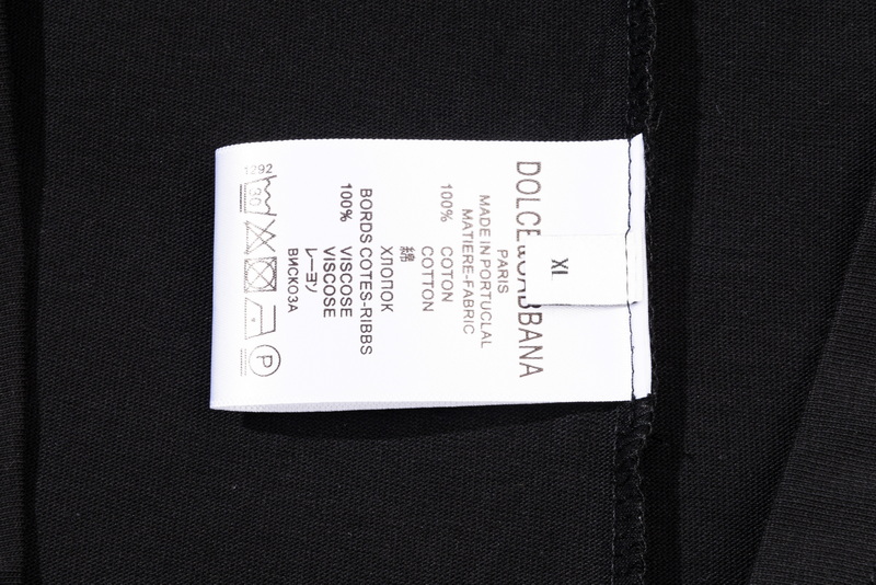 P75 DG/杜嘉班纳 立体硅胶Logo纯棉百搭潮流短袖T恤男女同款 吊牌 领标 水洗唛 三标齐全 定织定染280克精梳棉面料 尺码：S-XXL 颜色：黑色，白色