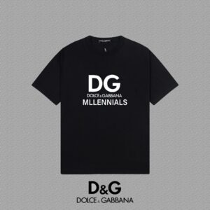 P70 🔥 [DG 杜嘉班纳] 2025FW短袖T恤 LOGO印花 高端26s双纱300克面料 重磅面料 定制拉架罗纹同缸同染 三标齐全 男女同款 颜色：黑色 白色 尺码：S M L XL 2XL