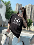 P70 🔥 [DG 杜嘉班纳] 2025FW短袖T恤 LOGO印花 高端26s双纱300克面料 重磅面料 定制拉架罗纹同缸同染 三标齐全 男女同款 颜色：黑色 白色 尺码：S M L XL 2XL