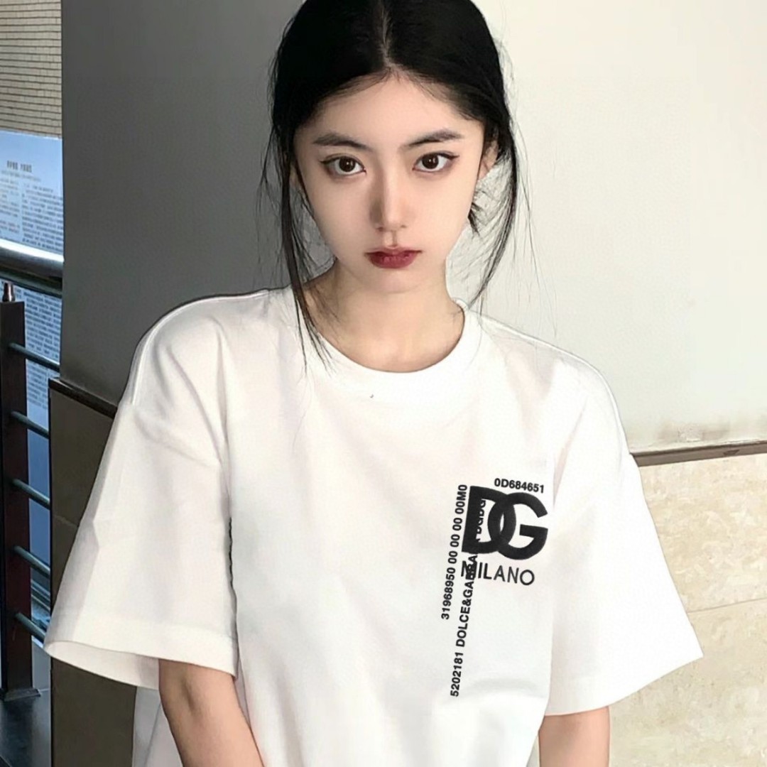 P75 🔥 [DG 杜嘉班纳] 2024FW短袖T恤 经典款刺绣字母 高端32s双纱260克面料 重磅面料 定制拉架罗纹同缸同染 三标齐全 男女同款 颜色：黑色 白色 尺码：S M L XL XXL