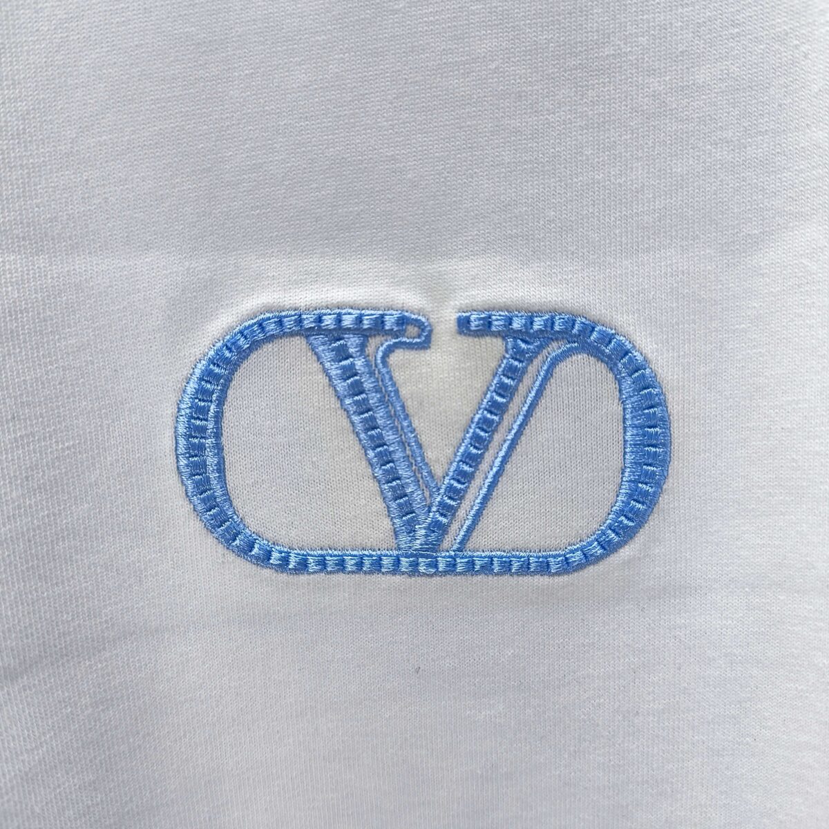 weigou_221008_3_3fa147964b P75 VALEN* 华伦天奴* 2026新款 精致绣花小logo 300g短袖t恤 宽松版型男女同款 尺码 S M L XL XXL 黑色 白色 紫色