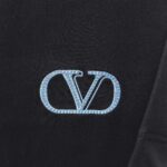 P75 VALEN* 华伦天奴* 2026新款 精致绣花小logo 300g短袖t恤 宽松版型男女同款 尺码 S M L XL XXL 黑色 白色 紫色