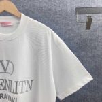 P80 Vale*华*伦*天奴 2026 春夏新款 经典字母厚板硅胶工艺 双纱定制平纹纯棉面料 短袖T恤 男女同款 颜色：白色 黑色 灰色 尺码： S （90-130斤） M （120-150斤） L （140-165斤） XL （160-180斤） XXL （180-210斤）