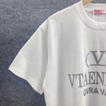 P80 Vale*华*伦*天奴 2026 春夏新款 经典字母厚板硅胶工艺 双纱定制平纹纯棉面料 短袖T恤 男女同款 颜色：白色 黑色 灰色 尺码： S （90-130斤） M （120-150斤） L （140-165斤） XL （160-180斤） XXL （180-210斤）