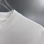 P85 valent*no *华伦厚板植绒logo字母 《区别通货面料》双纱纯棉上衣 7a抗菌短袖tee 上身十分舒适，男女同款半袖，落肩宽松版型 颜色: 黑色 白色 咖啡色 尺码：S（90-130斤） M（125-150斤） L（135-165斤） XL（160-190斤） XXL（185-220斤）