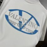 P85 valent*no *华伦厚板植绒logo字母 《区别通货面料》双纱纯棉上衣 7a抗菌短袖tee 上身十分舒适，男女同款半袖，落肩宽松版型 颜色: 黑色 白色 咖啡色 尺码：S（90-130斤） M（125-150斤） L（135-165斤） XL（160-190斤） XXL（185-220斤）