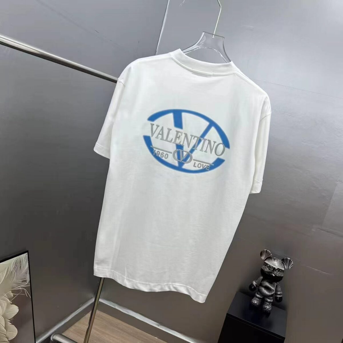 P85 valent*no *华伦厚板植绒logo字母 《区别通货面料》双纱纯棉上衣 7a抗菌短袖tee 上身十分舒适，男女同款半袖，落肩宽松版型 颜色: 黑色 白色 咖啡色 尺码：S（90-130斤） M（125-150斤） L（135-165斤） XL（160-190斤） XXL（185-220斤）