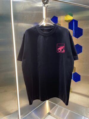 P80 VALENTIN* 华伦天*奴 2026春夏新款 洗水磨破320克圆领短袖tee 男女同款宽松版 吊牌 领标 洗水唛 三标齐全 颜色 :洗水黑 洗水白 洗水灰 洗水绿 洗水红 尺码 :S M L XL XXL