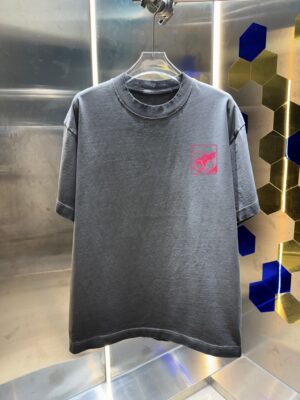 P80 VALENTIN* 华伦天*奴 2026春夏新款 洗水磨破320克圆领短袖tee 男女同款宽松版 吊牌 领标 洗水唛 三标齐全 颜色 :洗水黑 洗水白 洗水灰 洗水绿 洗水红 尺码 :S M L XL XXL
