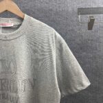 P80 Vale*华*伦*天奴 2026 春夏新款 经典字母厚板硅胶工艺 双纱定制平纹纯棉面料 短袖T恤 男女同款 颜色：白色 黑色 灰色 尺码： S （90-130斤） M （120-150斤） L （140-165斤） XL （160-180斤） XXL （180-210斤）
