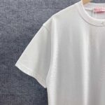 P80 Vale*华伦*天奴 2026春夏新款 字母刺绣logo工艺 双纱定制平纹纯棉面料 短袖T恤 男女同款 颜色：白色 黑色 酒红色 花灰色 尺码： S （90-130斤） M （120-150斤） L （140-165斤） XL （160-180斤） XXL （180-210斤）