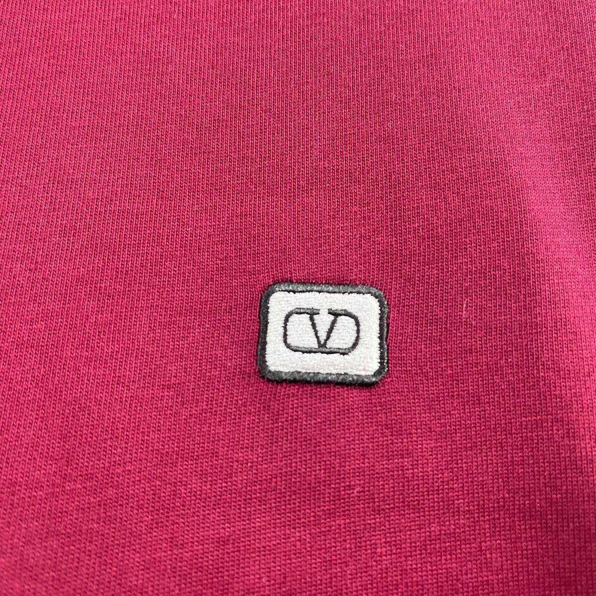 P80 Vale*华伦*天奴 2026春夏新款 字母刺绣logo工艺 双纱定制平纹纯棉面料 短袖T恤 男女同款 颜色：白色 黑色 酒红色 花灰色 尺码： S （90-130斤） M （120-150斤） L （140-165斤） XL （160-180斤） XXL （180-210斤）