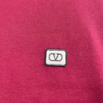 P80 Vale*华伦*天奴 2026春夏新款 字母刺绣logo工艺 双纱定制平纹纯棉面料 短袖T恤 男女同款 颜色：白色 黑色 酒红色 花灰色 尺码： S （90-130斤） M （120-150斤） L （140-165斤） XL （160-180斤） XXL （180-210斤）