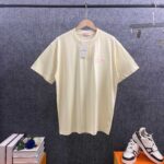 P85 Vale*华伦*天奴 2026春夏新款 前字母刺绣工艺+后烫画印花工艺 双纱定制平纹纯棉面料 短袖T恤 男女同款 颜色：白色 黑色 杏色 尺码： S （90-130斤） M （120-150斤） L （140-165斤） XL （160-180斤） XXL （180-210斤）