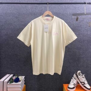 P85 Vale*华伦*天奴 2026春夏新款 前字母刺绣工艺+后烫画印花工艺 双纱定制平纹纯棉面料 短袖T恤 男女同款 颜色：白色 黑色 杏色 尺码： S （90-130斤） M （120-150斤） L （140-165斤） XL （160-180斤） XXL （180-210斤）
