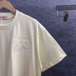 P85 Vale*华伦*天奴 2026春夏新款 前字母刺绣工艺+后烫画印花工艺 双纱定制平纹纯棉面料 短袖T恤 男女同款 颜色：白色 黑色 杏色 尺码： S （90-130斤） M （120-150斤） L （140-165斤） XL （160-180斤） XXL （180-210斤）