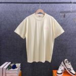 P85 Vale*华伦*天奴 2026春夏新款 前字母刺绣工艺+后烫画印花工艺 双纱定制平纹纯棉面料 短袖T恤 男女同款 颜色：白色 黑色 杏色 尺码： S （90-130斤） M （120-150斤） L （140-165斤） XL （160-180斤） XXL （180-210斤）