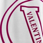 P85 Vale*华伦*天*奴 2026春夏新款 经典字母logo植绒工艺 双纱定制平纹纯棉面料 短袖T恤 男女同款 颜色：白色 黑色 尺码： S （90-130斤） M （120-150斤） L （140-165斤） XL （160-180斤） XXL （180-210斤）
