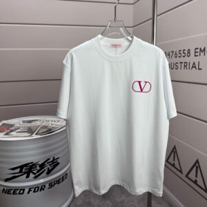 P80 Valent*华伦*天奴 2026 春夏新款 经典字母植绒工艺 定制双纱平纹纯棉面料 短袖T恤 男女同款 颜色：白色 黑色 尺码： S （90-130斤） M （120-150斤） L （140-165斤） XL （160-180斤） XXL （180-210斤）