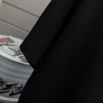 P80 Valent*华伦*天奴 2026 春夏新款 经典字母植绒工艺 定制双纱平纹纯棉面料 短袖T恤 男女同款 颜色：白色 黑色 尺码： S （90-130斤） M （120-150斤） L （140-165斤） XL （160-180斤） XXL （180-210斤）