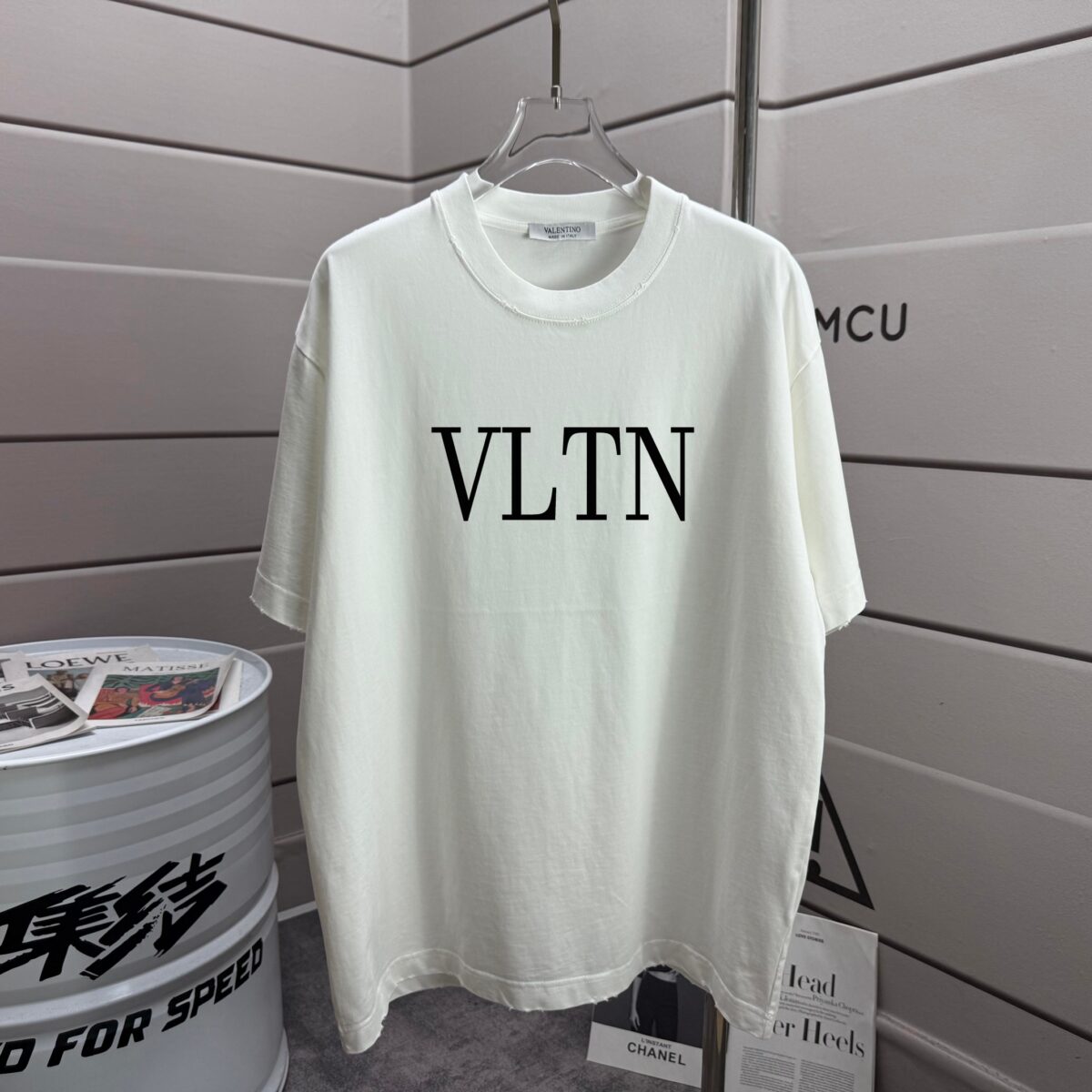 weigou_222376_0_ba7e17d164 P80 VALENTIN* 华伦天*奴 2026春夏新款 洗水磨破320克圆领短袖tee 男女同款宽松版 颜色 :洗水黑 洗水白 洗水灰 褐色 尺码 :S M L XL XXL 尺码: S (90-130斤) M (120-150斤) L (140-165斤) XL (160-180斤) XXL (180-210斤)
