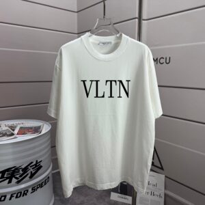 P80 VALENTIN* 华伦天*奴 2026春夏新款 洗水磨破320克圆领短袖tee 男女同款宽松版 颜色 :洗水黑 洗水白 洗水灰 褐色 尺码 :S M L XL XXL 尺码： S （90-130斤） M （120-150斤） L （140-165斤） XL （160-180斤） XXL （180-210斤）