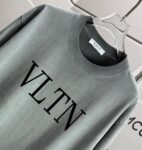 P80 VALENTIN* 华伦天*奴 2026春夏新款 洗水磨破320克圆领短袖tee 男女同款宽松版 颜色 :洗水黑 洗水白 洗水灰 褐色 尺码 :S M L XL XXL 尺码： S （90-130斤） M （120-150斤） L （140-165斤） XL （160-180斤） XXL （180-210斤）