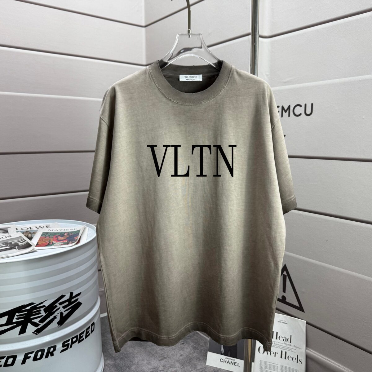 P80 VALENTIN* 华伦天*奴 2026春夏新款 洗水磨破320克圆领短袖tee 男女同款宽松版 颜色 :洗水黑 洗水白 洗水灰 褐色 尺码 :S M L XL XXL 尺码： S （90-130斤） M （120-150斤） L （140-165斤） XL （160-180斤） XXL （180-210斤）