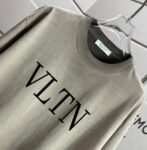 P80 VALENTIN* 华伦天*奴 2026春夏新款 洗水磨破320克圆领短袖tee 男女同款宽松版 颜色 :洗水黑 洗水白 洗水灰 褐色 尺码 :S M L XL XXL 尺码： S （90-130斤） M （120-150斤） L （140-165斤） XL （160-180斤） XXL （180-210斤）