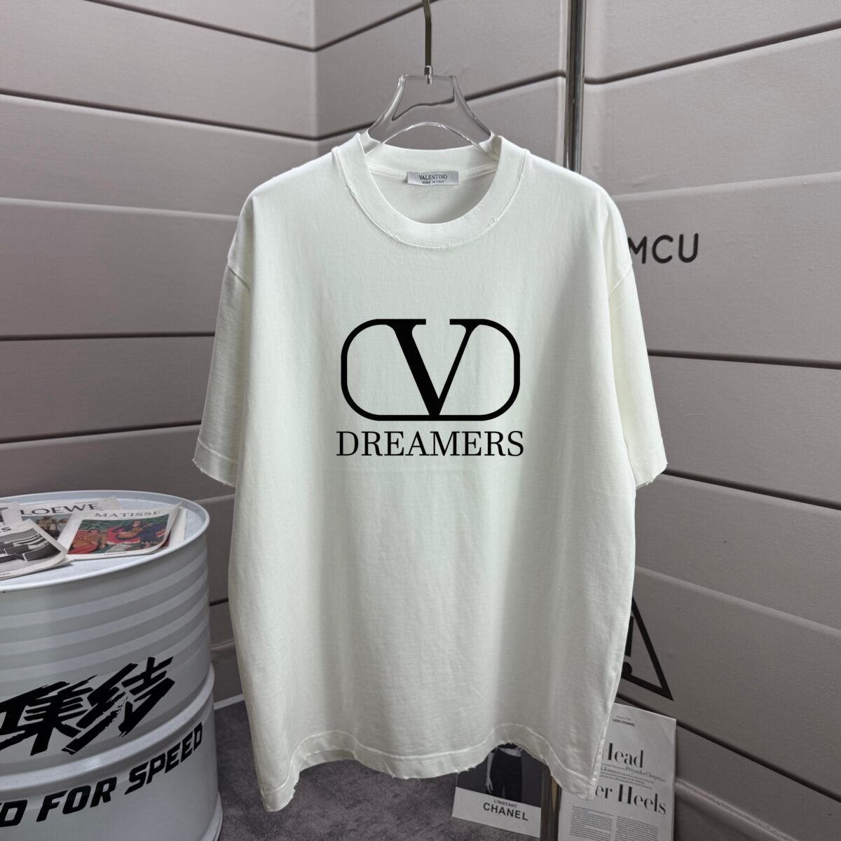 weigou_222530_0_613f4e3c0d P80 VALENTIN* 华伦天*奴 2026春夏新款 洗水磨破320克圆领短袖tee 男女同款宽松版 颜色 :洗水黑 洗水白 洗水灰 洗水紫色 尺码 :S M L XL XXL 尺码: S (90-130斤) M (120-150斤) L (140-165斤) XL (160-180斤) XXL (180-210斤)