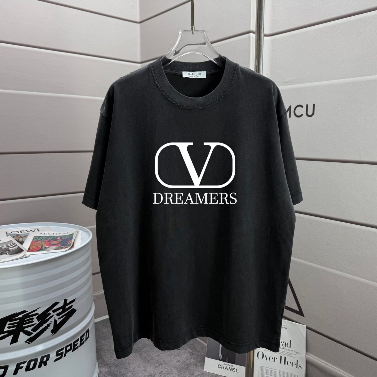 weigou_222545_0_635639ed28 P80 VALENTIN* 华伦天*奴 2026春夏新款 洗水磨破320克圆领短袖tee 男女同款宽松版 颜色 :洗水黑 洗水白 洗水灰 洗水紫色 尺码 :S M L XL XXL 尺码: S (90-130斤) M (120-150斤) L (140-165斤) XL (160-180斤) XXL (180-210斤)